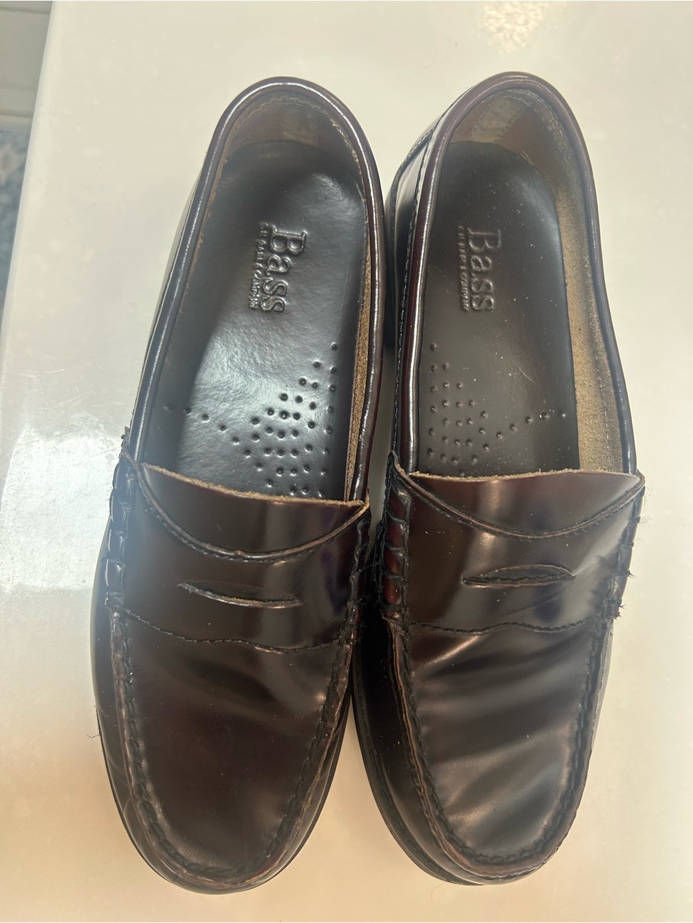 G.H. BASS Women’s Classic glossy cordovan penny loafers . Size 6M. EUC